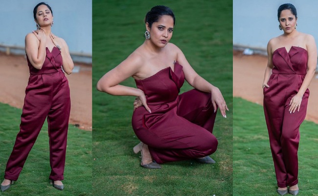Pics: Beautiful Telugu Lady's Dutiful Postures